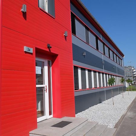 蒙塔格住宿及钢铁酒店 林茨 外观 照片