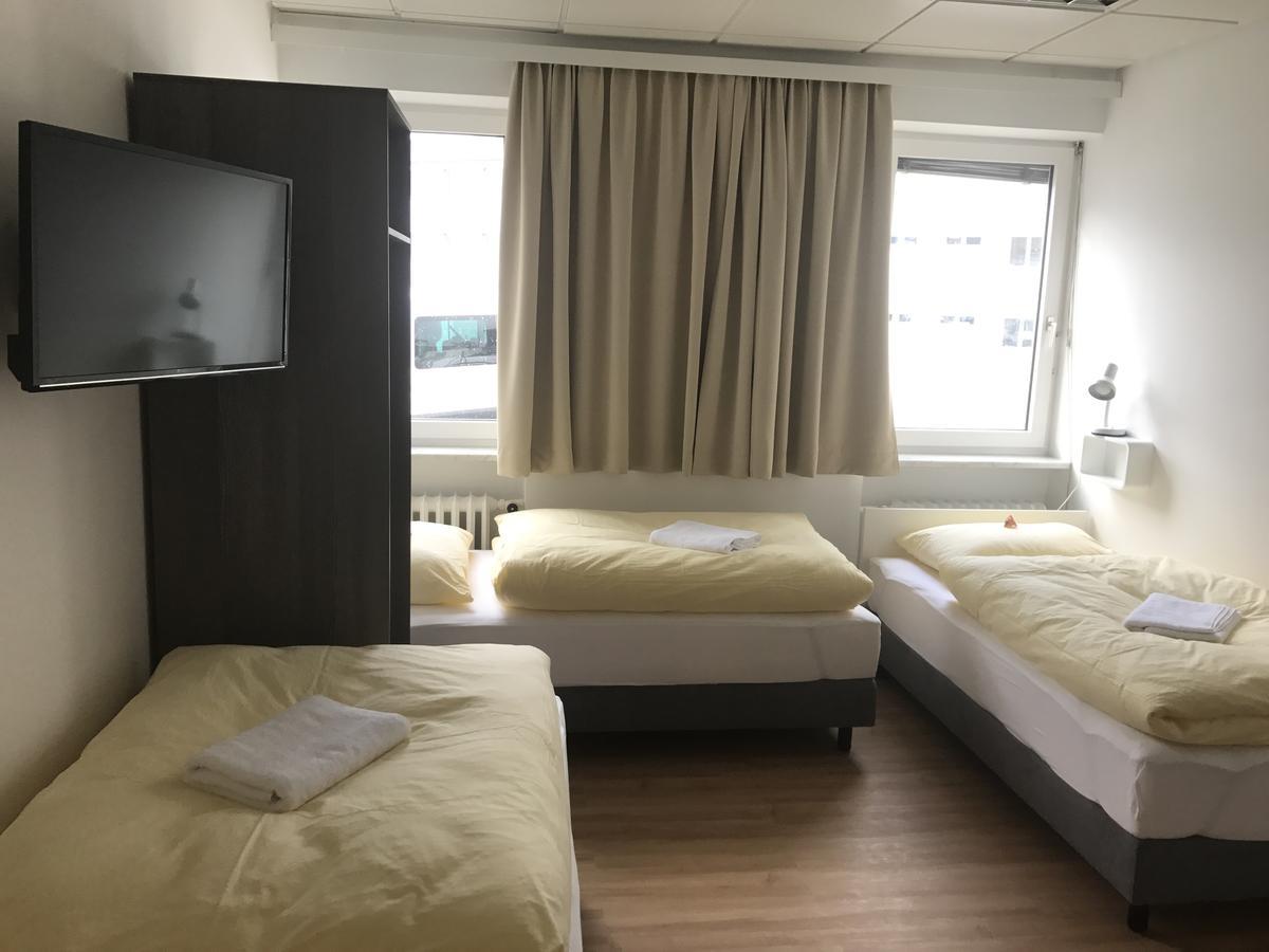 蒙塔格住宿及钢铁酒店 林茨 外观 照片